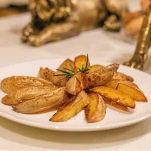 Картофель, запечённый с розмарином
